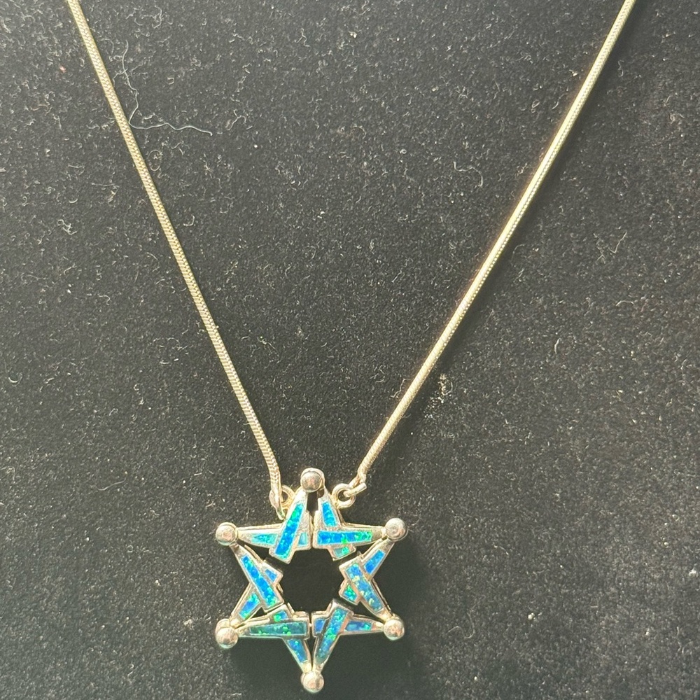 Source‎ Unknown Silver and Blue Star Necklace